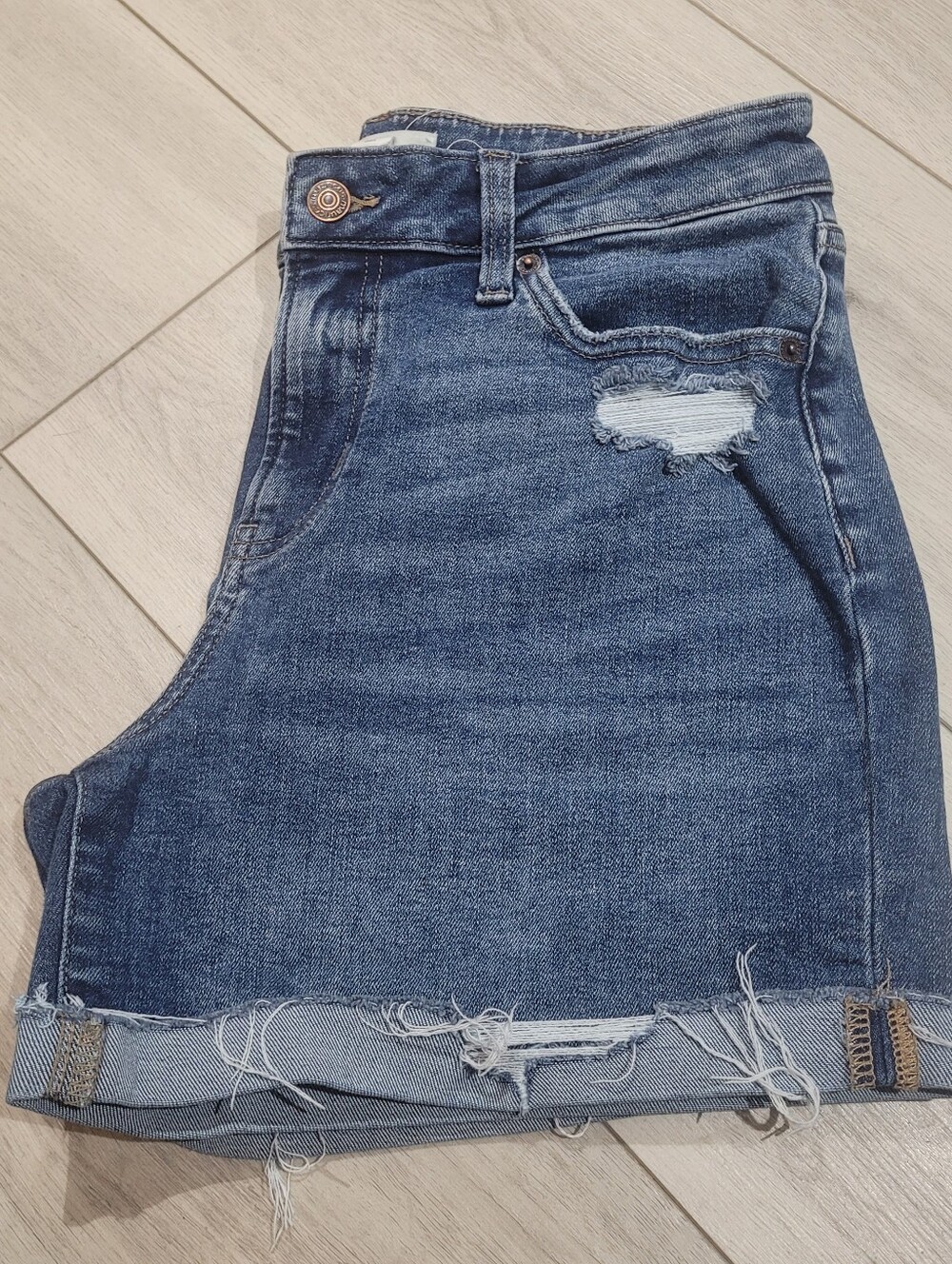 Maurices Women's Distressed Cuffed Stretch Denim Jean Shorts 8 Blue Casual
